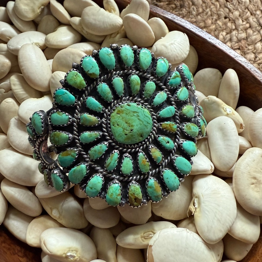 🎉SOLD🎉1980’s Navajo Signed Cluster Cuff